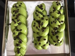撒上蜜豆。