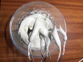 蛋白打发至干性发泡