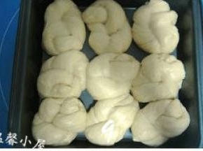 排放入烤盘中（我用的是不沾烤盘。如果是非不沾的，事先得刷层软化的黄油）；