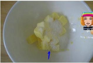 黄油切小块室温软化，与糖拌匀；