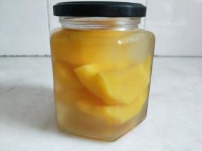 这样做出的黄桃罐头是比较硬脆的口感，试过黄桃煮十五分钟，那样黄桃煮的太软了，不好吃。