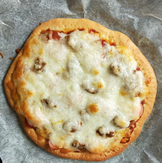 脆皮肠牛排披萨