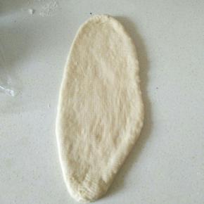 擀成牛舌的样子