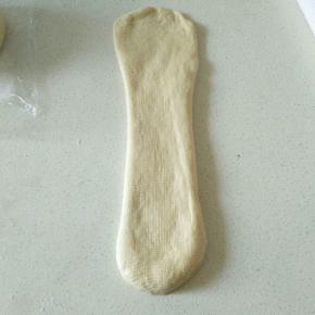 再次把面团擀成这个样子