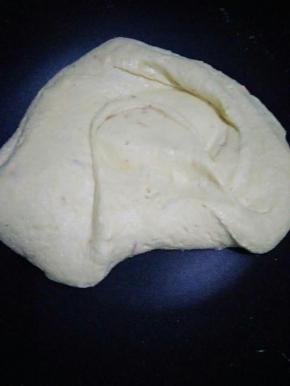 关火加入花生碎和蔓越莓，快速混合。