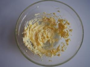 继续打发至蓬松状态