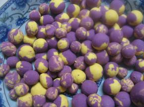 这里做的汤圆没包馅，如果喜欢吃带馅的可以包上你喜欢的馅料。
汤圆可以多做些放冰箱冷冻起来，随吃随取非常方便。