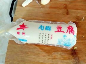 准备一包新鲜的内酯豆腐