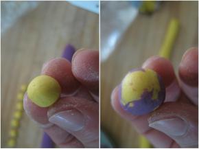 揪成大小适中的剂子，搓成圆形。也可以将两种面团扭成麻花状，再分成等量剂子，搓圆，就成为大理石汤圆。