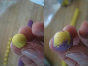 揪成大小适中的剂子，搓成圆形。也可以将两种面团扭成麻花状，再分成等量剂子，搓圆，就成为大理石汤圆。