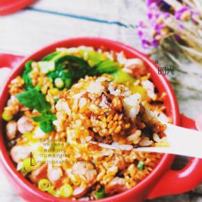 一口锅巴一口米饭香肠甭提有多美味了