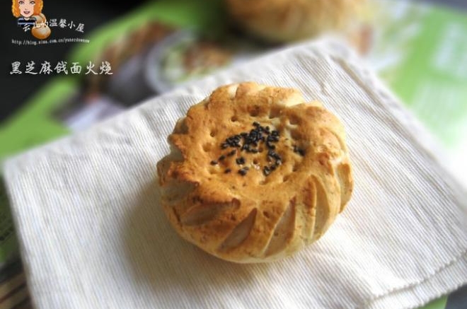 【黑芝麻戗面火烧】：如花儿绽放的硬面火烧