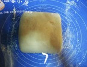 同样是折三折，收口朝下放置；