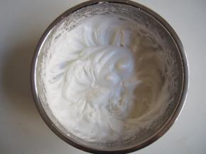 打发至湿性发泡的状态即可