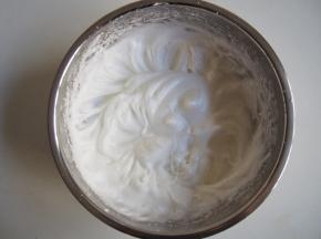 打发至湿性发泡的状态即可