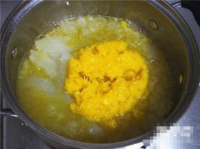 加入冬瓜蓉和菠萝蓉。