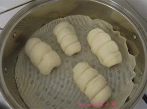 醒发好后，放入蒸锅蒸屉上，开锅后大火蒸15分钟即可。