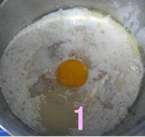 所有材料混合揉成团，套上保鲜袋，室温静置15分钟；