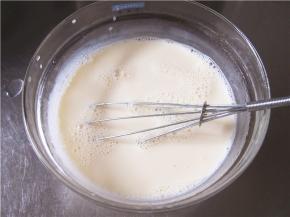 用打蛋器搅拌均匀