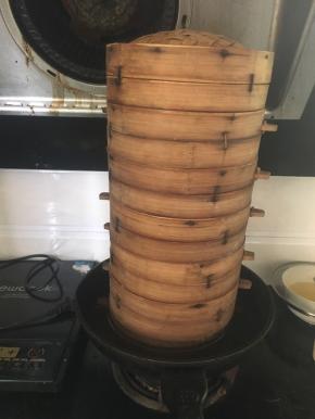 冷水上锅，大火烧开转中火蒸15分钟左右，关火后等三分钟后再开盖