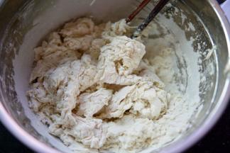 用筷子搅成如图的絮状