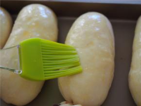 发酵好后刷上一层蛋液