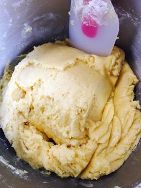 搅拌均匀后冷藏20分钟