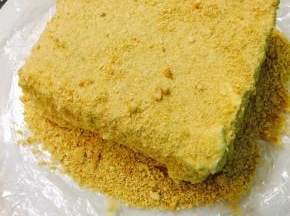 为了烤制时的方便，把饼弄成方形也是可以的，这样一次可以烤两个饼皮