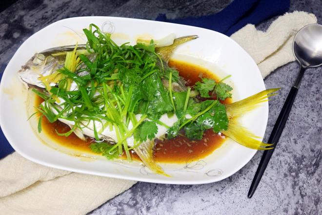 清蒸金鲳鱼