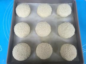 全部做好，放进烤盘。预热烤箱上下火200°10分钟。