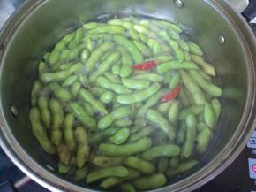 10、	不盖盖子，小火再煮6分钟即可。