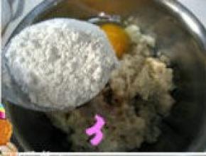 加入适量的面粉；