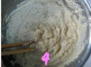 把所有材料拌匀，混合后的豆渣面糊不要太粘稠，用勺子舀起面糊呈流动状态即可