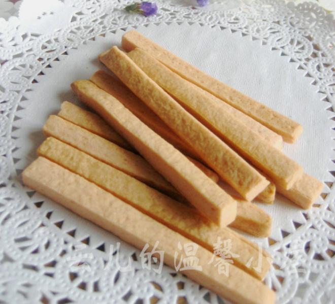 【牛奶草莓棒】：淡粉色磨牙棒