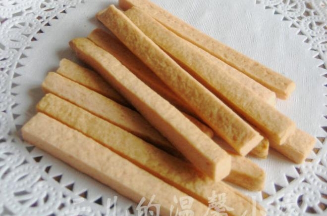 【牛奶草莓棒】：淡粉色磨牙棒