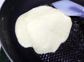继续搅拌至无干粉状态。