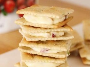 是不是很简单呢？告别单调的苏打饼干了。