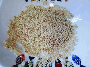 脱皮熟芝麻，前段时间自己炒的。