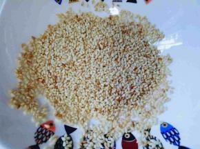 脱皮熟芝麻，前段时间自己炒的。