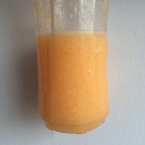 用料理机榨成汁。