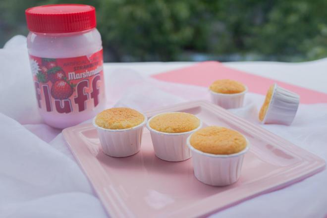 草莓海绵豆沙裱花纸杯蛋糕