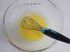 玉米油
白砂糖 盐
鸡蛋搅拌均匀

  