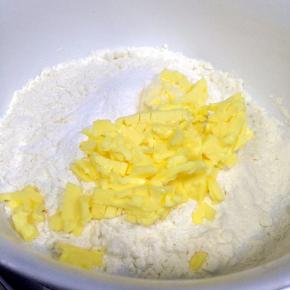 加入切好黄油。