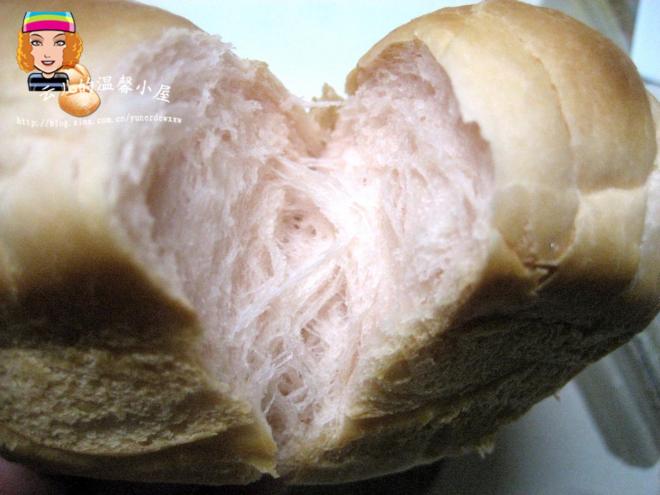 鲜奶油草莓酸奶面包