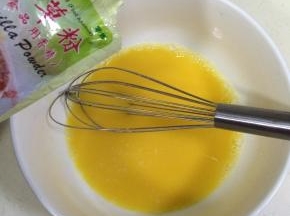 最后加入少许香草粉（如果没有可以省略），拌匀。