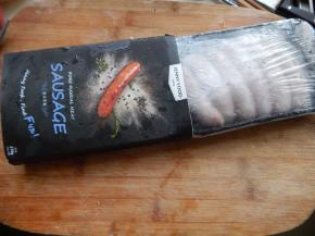 然后打开就可以上锅里煎的