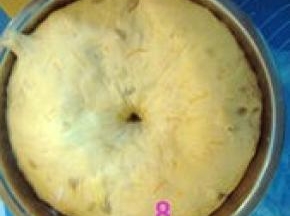 放入容器中，盖上保鲜膜，放温暖处发酵至2.5倍大；