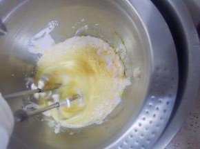 坐温水打发至蛋糊画八字不消失