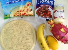 准备好需要的食材。（因为觉得水果放的挺多了，后面就选择不再加火龙果）