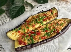 烤好后趁热撒上葱花即可享用。